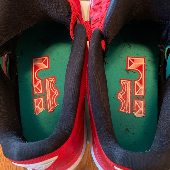 Nike Lebron 9 Low Liverpool Shoes - Picture 4 of 8